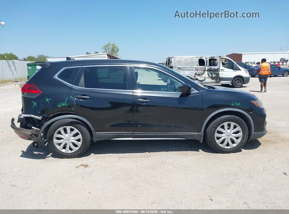 KNMAT2MT9HP615516 2017 NISSAN ROGUE Black Вид задньої частини салону