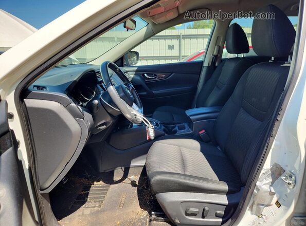 KNMAT2MT9JP555775 2018 NISSAN ROGUE White Вид салону спереду