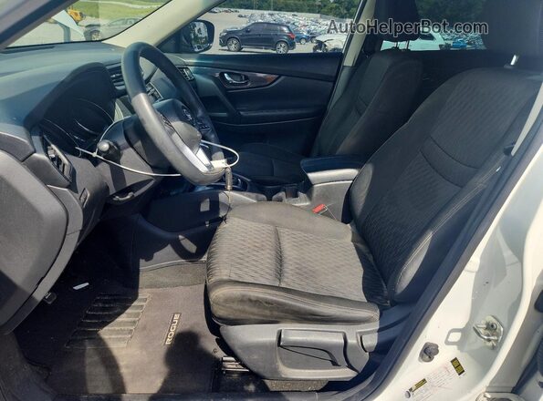 KNMAT2MT9JP581888 2018 NISSAN ROGUE Белый Вид салона спереди