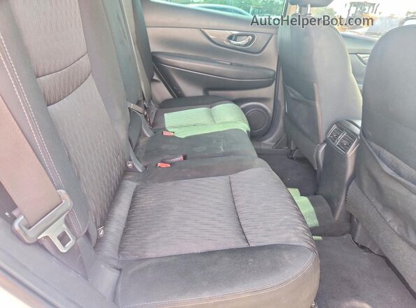 KNMAT2MT9JP581888 2018 NISSAN ROGUE Белый Вид задней части салона