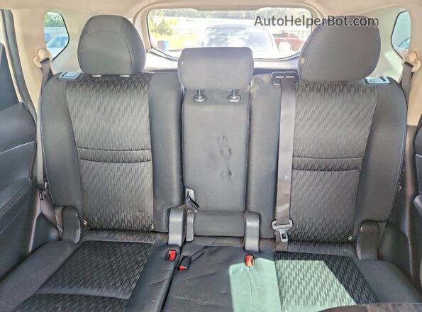KNMAT2MT9JP581888 2018 NISSAN ROGUE Белый Вид задних сидений