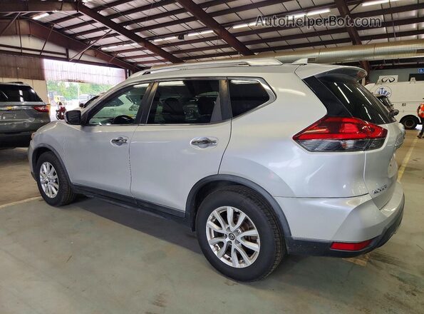 KNMAT2MTXJP524342 2018 NISSAN ROGUE Серебряный Задняя правая четверть