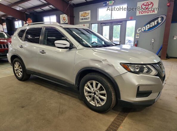 KNMAT2MTXJP524342 2018 NISSAN ROGUE Серебряный Вид сзади