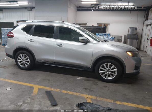 KNMAT2MTXJP594794 2018 NISSAN ROGUE Silver Widok wnętrza z tyłu