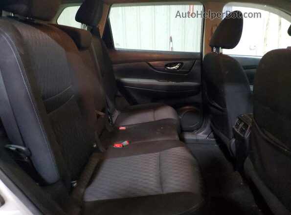 KNMAT2MV0HP532851 2017 NISSAN ROGUE Silver Widok wnętrza z tyłu