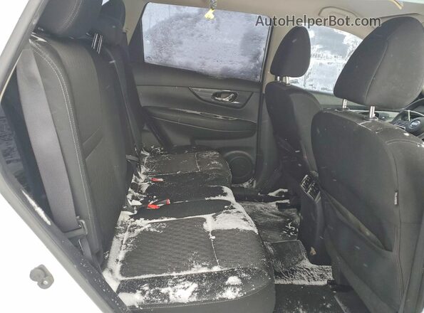 KNMAT2MV0JP527722 2018 NISSAN ROGUE Белый Вид задней части салона