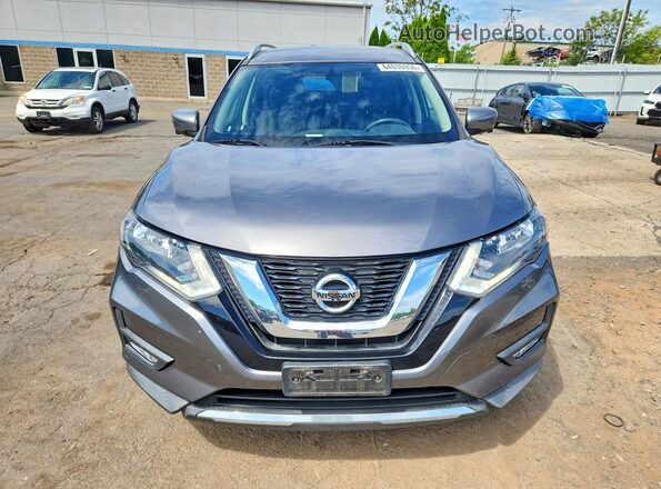 KNMAT2MV1HP513743 2017 NISSAN ROGUE Угольный Вид спереди