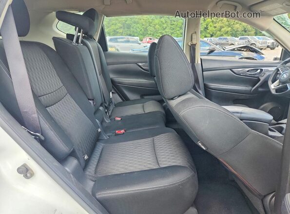 KNMAT2MV1HP528484 2017 NISSAN ROGUE Белый Вид задней части салона