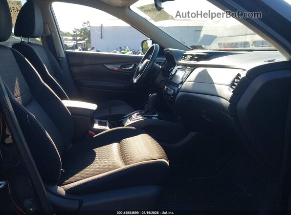 KNMAT2MV1HP528730 2017 NISSAN ROGUE Black Front interior view