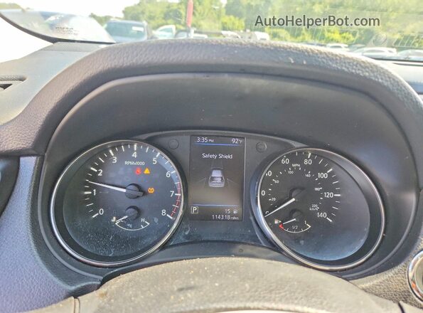 KNMAT2MV1JP563628 2018 NISSAN ROGUE Черный Вид щитка приборов