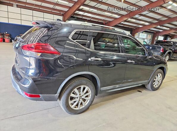 KNMAT2MV1JP563628 2018 NISSAN ROGUE Черный Задняя правая четверть