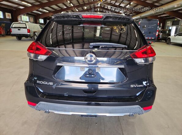 KNMAT2MV1JP563628 2018 NISSAN ROGUE Черный Вид сзади