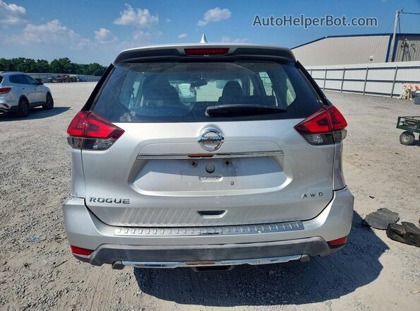 KNMAT2MV2JP570488 2018 NISSAN ROGUE Серебряный Вид сзади
