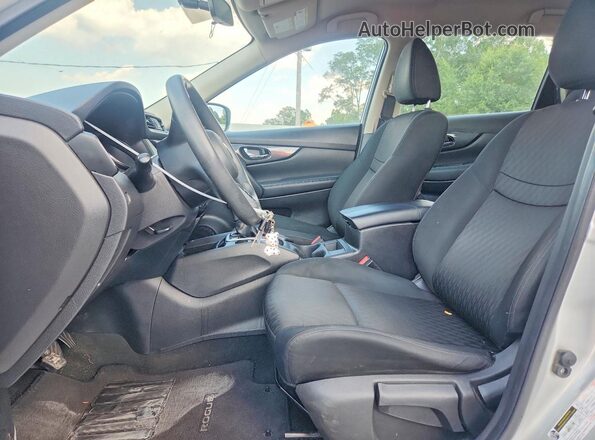 KNMAT2MV2JP570488 2018 NISSAN ROGUE Серебряный Вид салона спереди