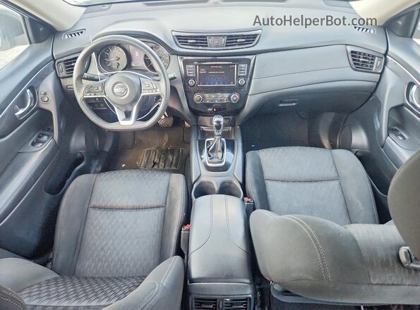 KNMAT2MV2JP570488 2018 NISSAN ROGUE Серебряный Вид панели приборов