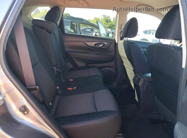 KNMAT2MV2JP620533 2018 NISSAN ROGUE Gray Rear seats view
