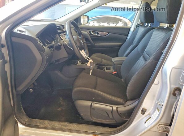 KNMAT2MV3HP517647 2017 NISSAN ROGUE Silver Widok wnętrza z przodu