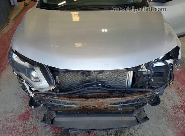 KNMAT2MV3HP517647 2017 NISSAN ROGUE Silver Widok wnętrza z tyłu