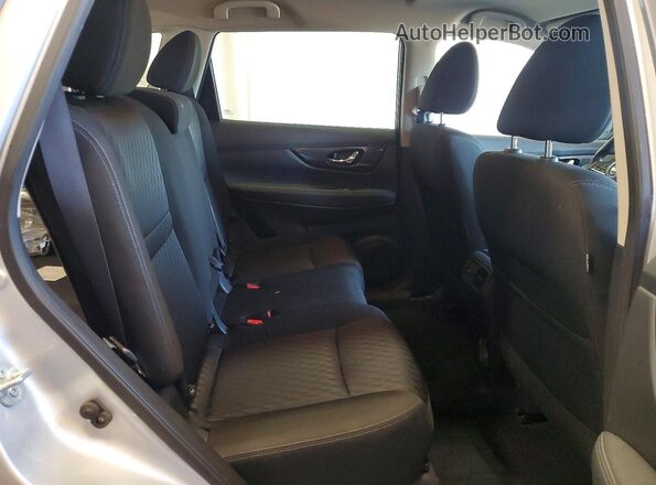 KNMAT2MV3HP517647 2017 NISSAN ROGUE Silver Widok tylnych siedzeń