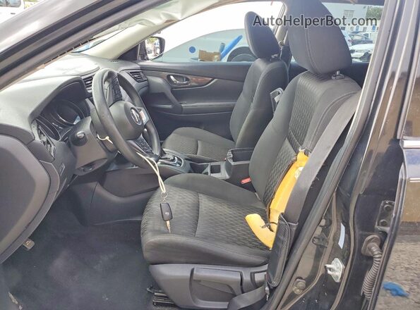 KNMAT2MV3HP560613 2017 NISSAN ROGUE Black Front interior view