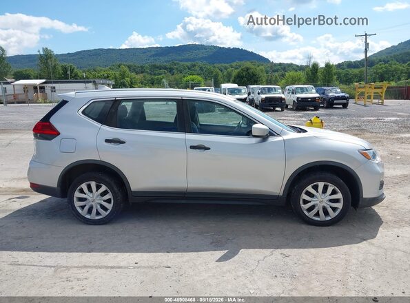 KNMAT2MV3HP569716 2017 NISSAN ROGUE Серебряный Вид задней части салона