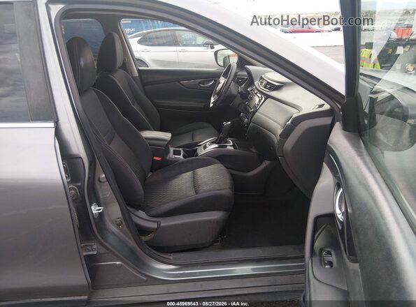 KNMAT2MV3HP578643 2017 NISSAN ROGUE Gray Front interior view
