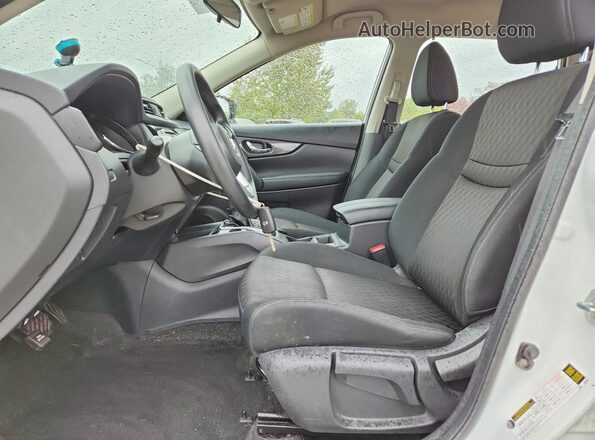 KNMAT2MV3HP588377 2017 NISSAN ROGUE Белый Вид салона спереди