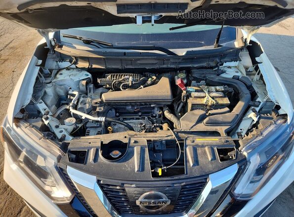 KNMAT2MV3HP589433 2017 NISSAN ROGUE White Widok wnętrza z tyłu