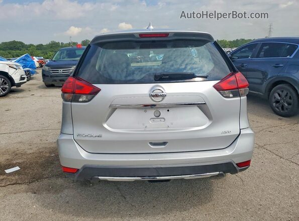 KNMAT2MV3JP547057 2018 NISSAN ROGUE Silver Widok wnętrza z przodu