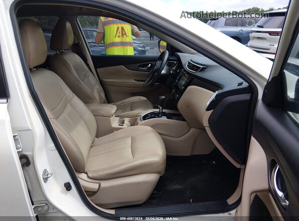 KNMAT2MV4GP725289 2016 NISSAN ROGUE White Front interior view