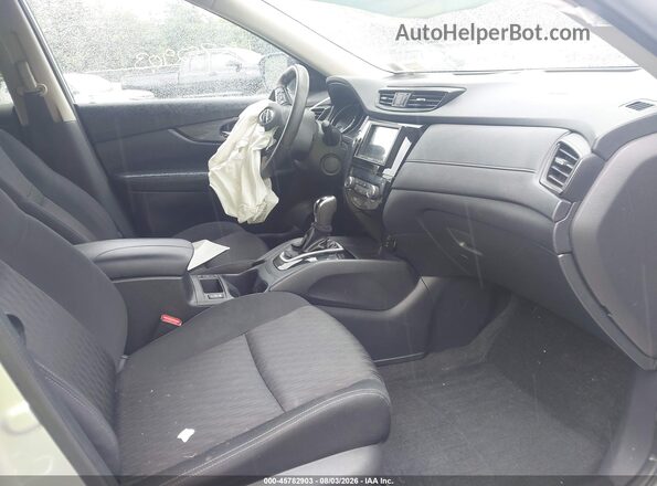 KNMAT2MV4HP509136 2017 NISSAN ROGUE Silver Front interior view