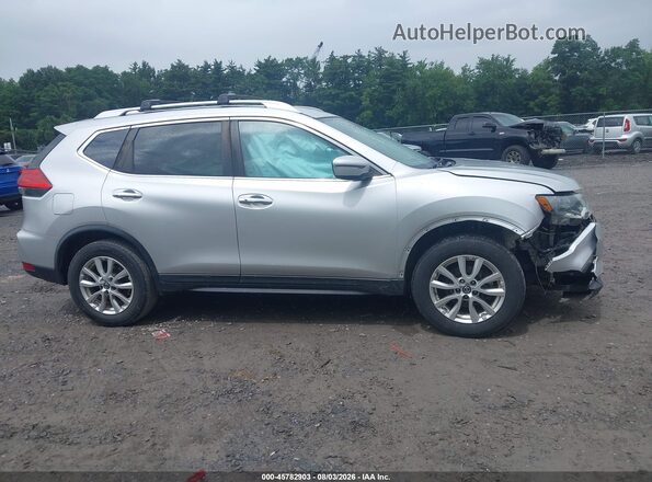 KNMAT2MV4HP509136 2017 NISSAN ROGUE Silver Rear interior view