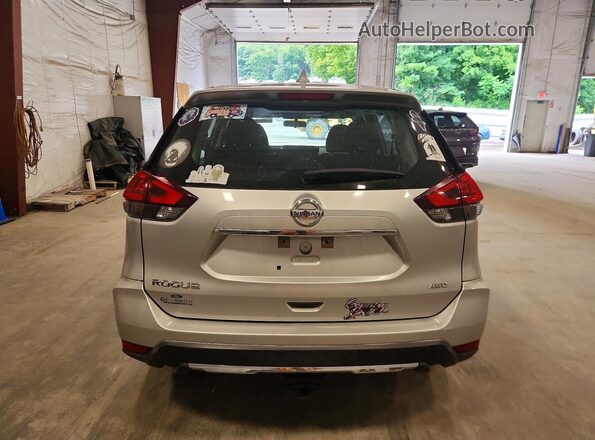 KNMAT2MV4JP553952 2018 NISSAN ROGUE Серый Вид сзади