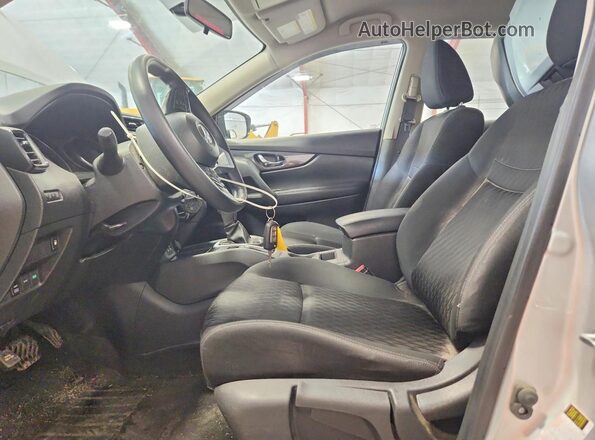 KNMAT2MV4JP553952 2018 NISSAN ROGUE Серый Вид салона спереди