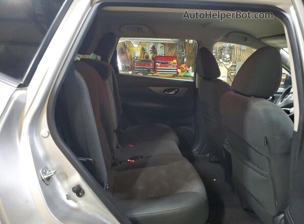 KNMAT2MV5GP628098 2016 NISSAN ROGUE Silver Widok wnętrza z tyłu