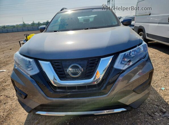 KNMAT2MV5HP582550 2017 NISSAN ROGUE Серый Вид спереди