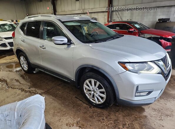 KNMAT2MV5HP603770 2017 NISSAN ROGUE Серебряный Передняя правая четверть