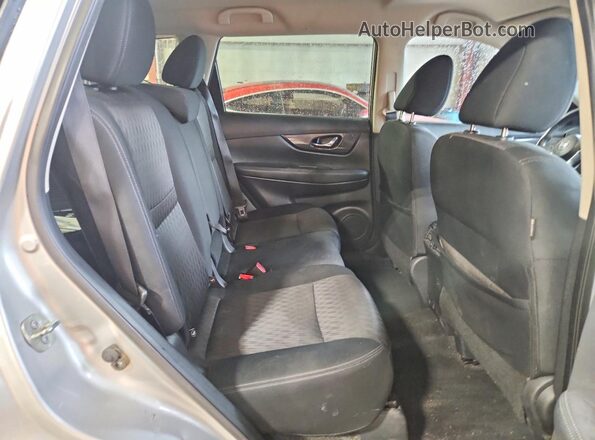 KNMAT2MV5HP603770 2017 NISSAN ROGUE Серебряный Вид задней части салона