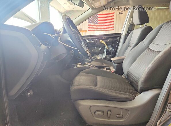 KNMAT2MV5JP615035 2018 NISSAN ROGUE Черный Вид салона спереди