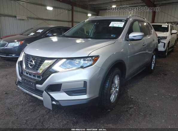 KNMAT2MV6HP509283 2017 NISSAN ROGUE Серебряный Передняя левая четверть