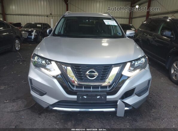 KNMAT2MV6HP509283 2017 NISSAN ROGUE Серебряный Вид задней части салона