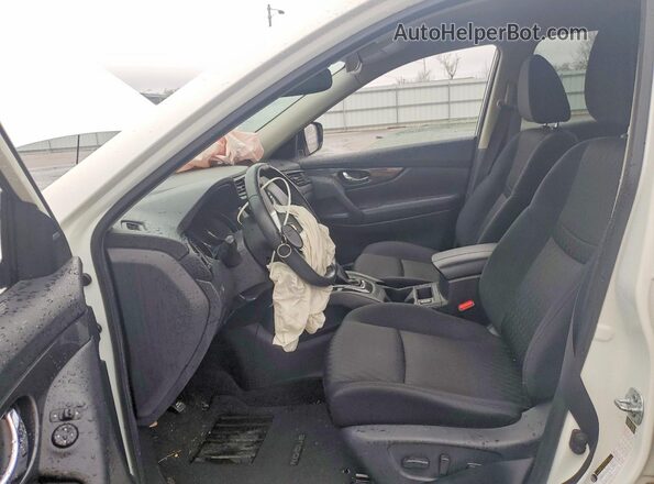 KNMAT2MV6HP530926 2017 NISSAN ROGUE White Front interior view