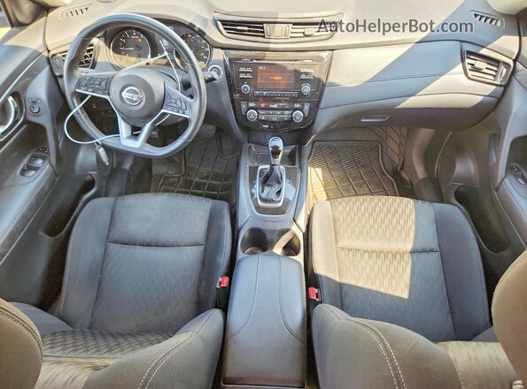 KNMAT2MV6HP560038 2017 NISSAN ROGUE Белый Вид панели приборов