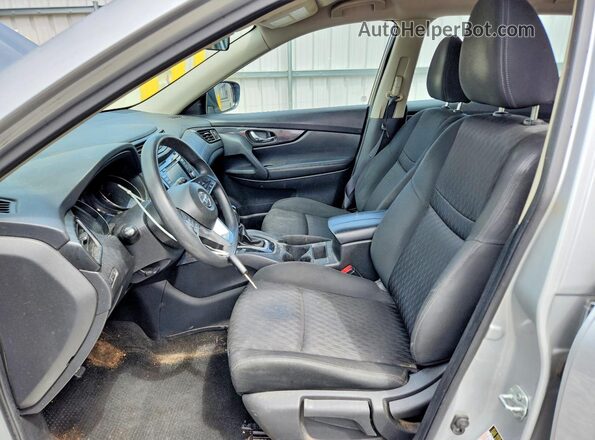 KNMAT2MV6JP589416 2018 NISSAN ROGUE Silver Widok wnętrza z przodu