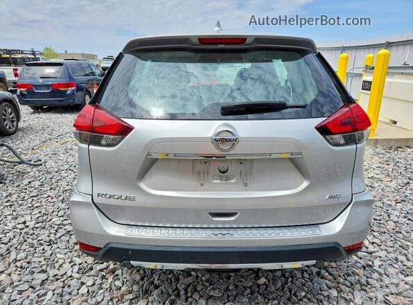 KNMAT2MV6JP589416 2018 NISSAN ROGUE Silver Widok z tyłu