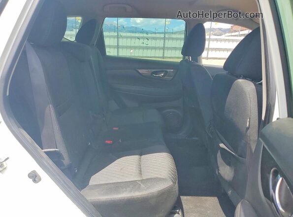 KNMAT2MV7HP542566 2017 NISSAN ROGUE White Vista de los asientos traseros
