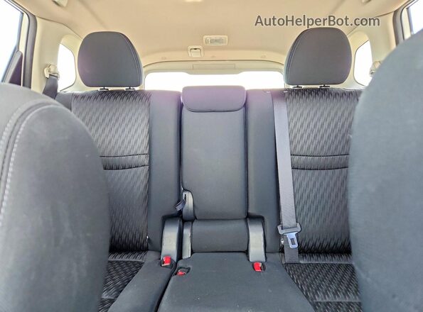 KNMAT2MV7HP573493 2017 NISSAN ROGUE White Rear seats view