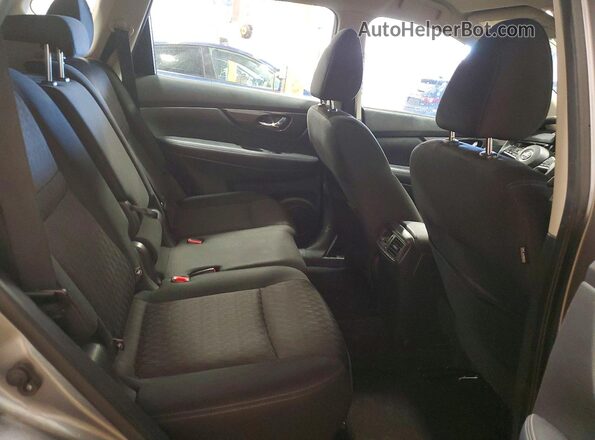 KNMAT2MV7JP572849 2018 NISSAN ROGUE Gray Вид задньої частини салону