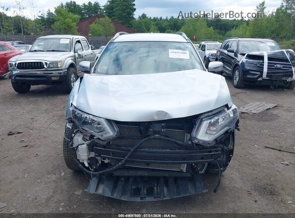 KNMAT2MV7JP614422 2018 NISSAN ROGUE Серебряный Вид задней части салона