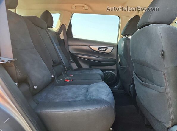 KNMAT2MV8GP609559 2016 NISSAN ROGUE Gray Widok wnętrza z tyłu
